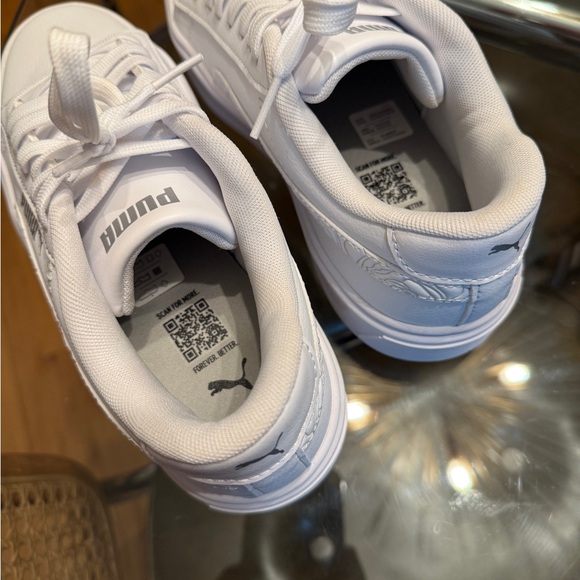 Puma Classic White Sneakers women’s 8 - Picture 2 of 5